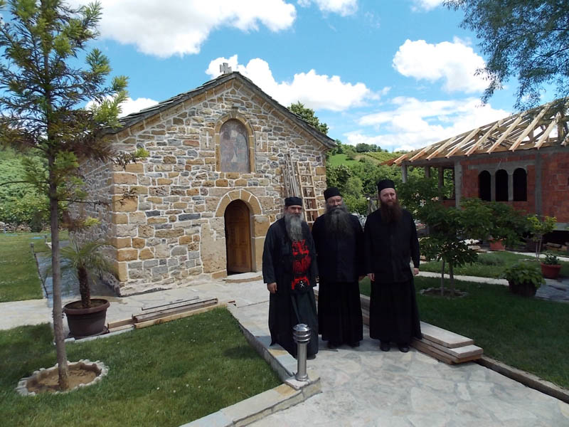 Monasi iz Grigorijata sa ocem Stefanom u Zocistu