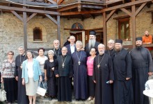 Nekadasnji bogoslovci sa vladikom