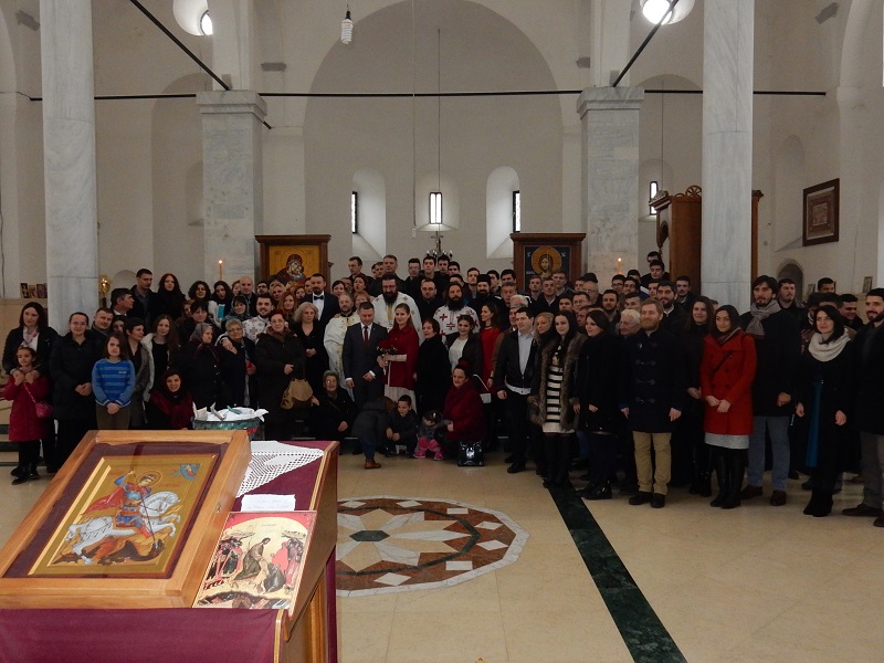 Mladenci, Prizrenci i svatovi u crkvi Sv Djordja u Prizrenu
