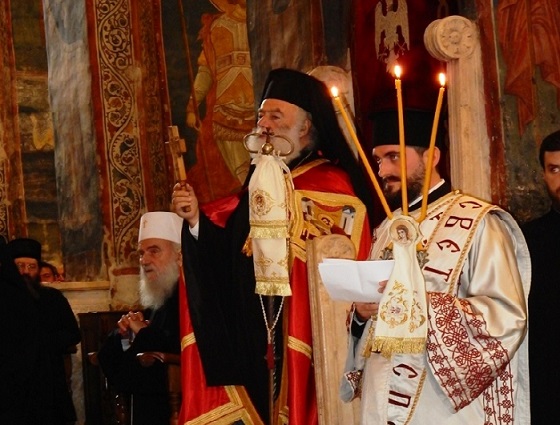 Patrijarh Teodor II na tronu u Decanima