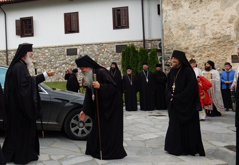 Vladika teodosije docekuje Patrijarha Aleksandrijskog